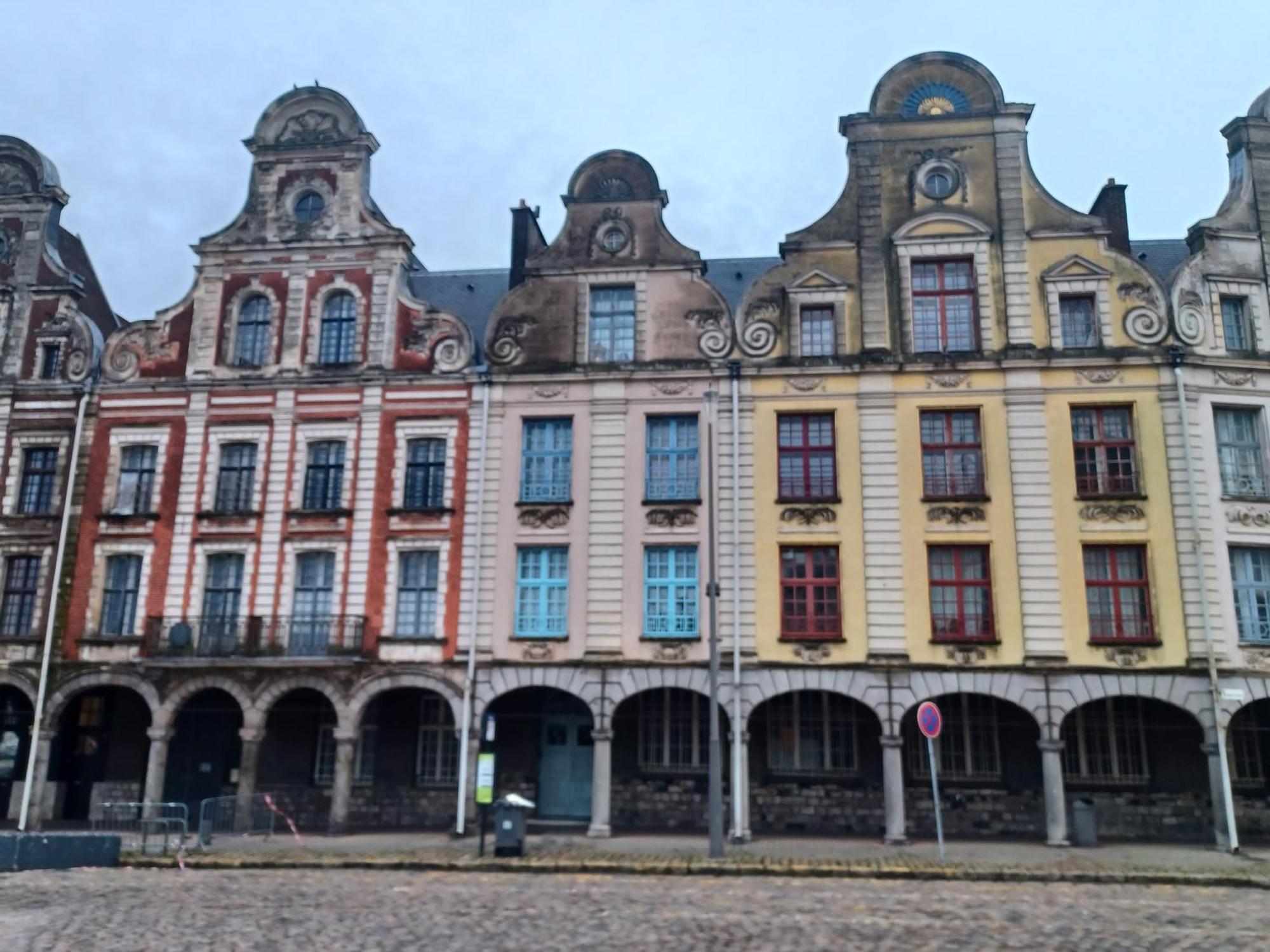 Au Coeur De La Grand Place Arras Exterior foto